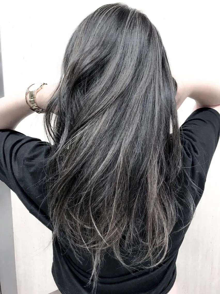 セミロング カラー 黒髪 ブルーカラー ブルーブラック 透明感カラー ハイライトカラー ヘアカラー BOX mico.のヘアスタイル