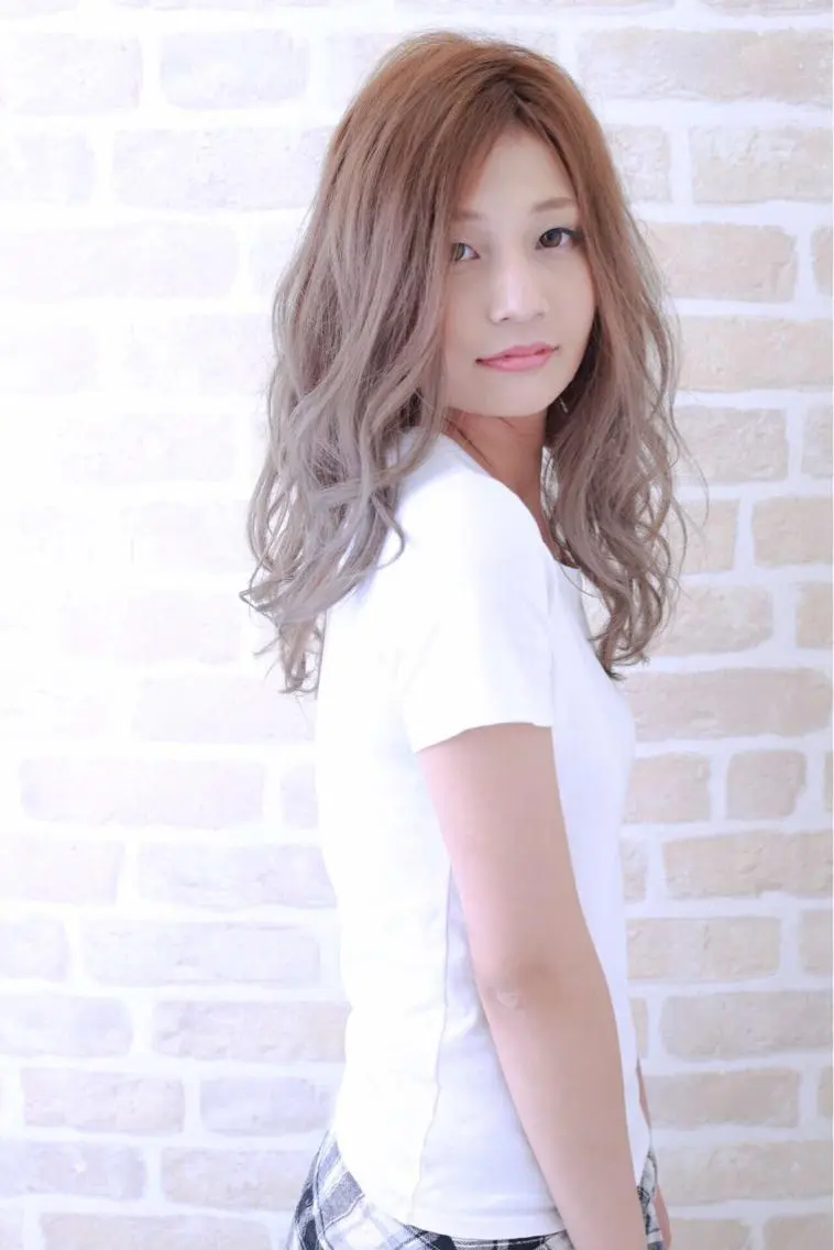 ロング 伊藤 裕貴のヘアスタイル