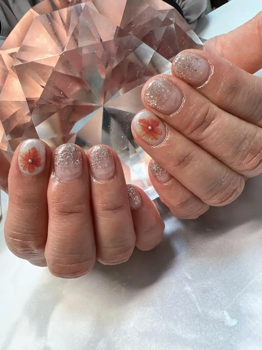 ネイル フラワーネイル グラデーション ラメ(グリッター) ラメグラデーション 春ネイル coco nailのネイルデザイン