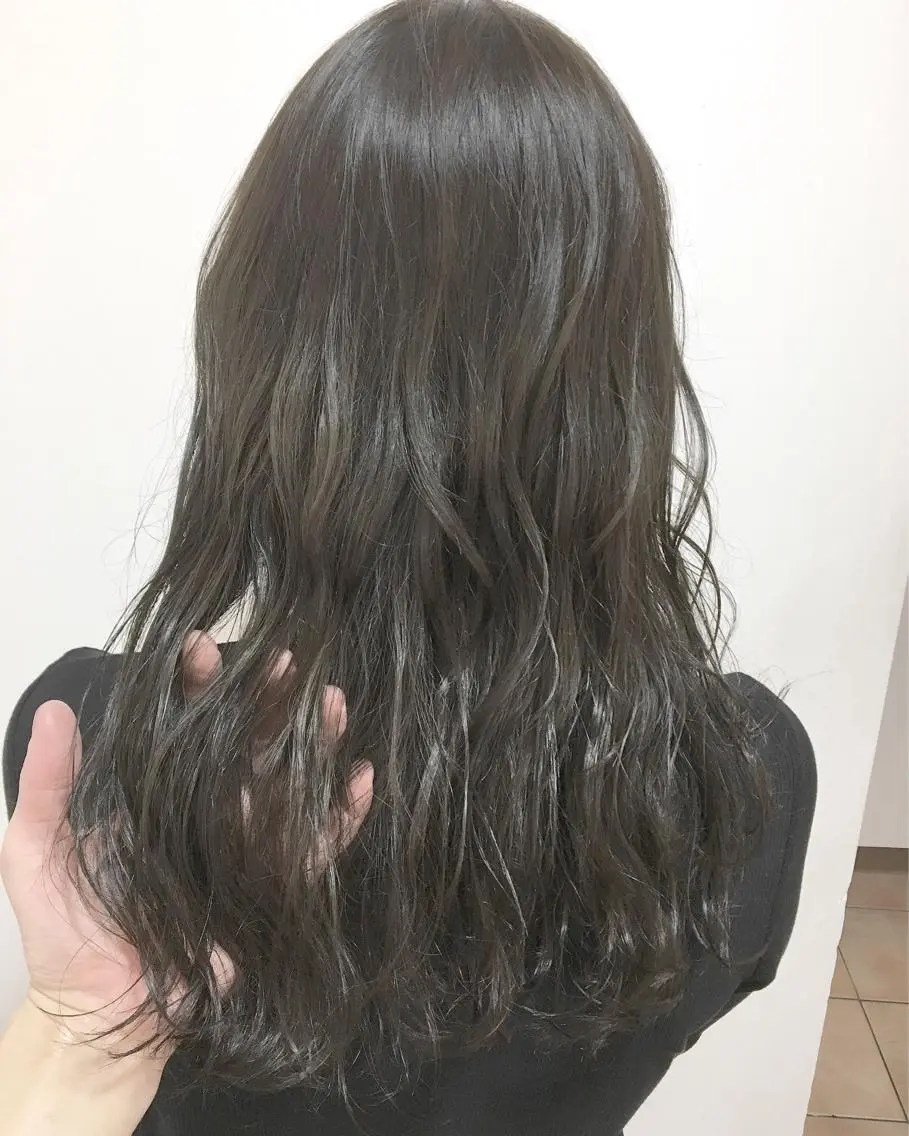 ロング カラー グレージュ 横浜ブリーチムラ直し ハイトーン/ブリーチのヘアスタイル