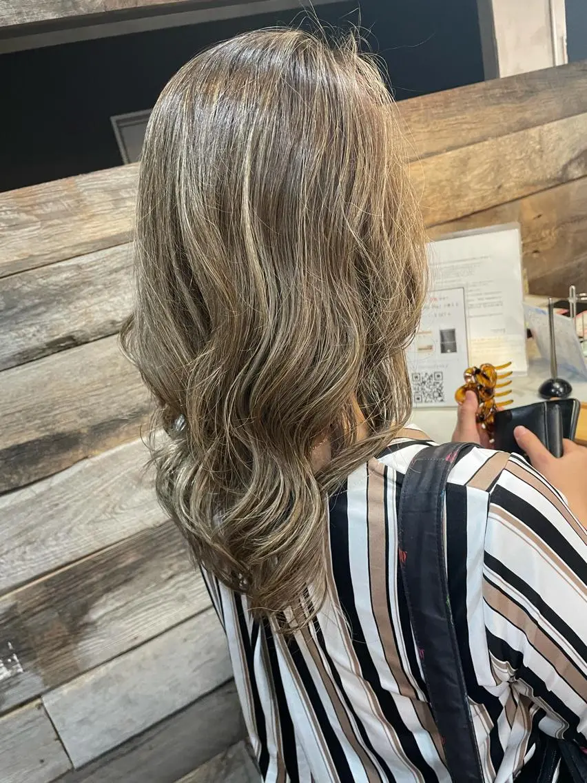 ロング ハイライト andKおもろまち店 艶ダブルカラー✨のヘアスタイル