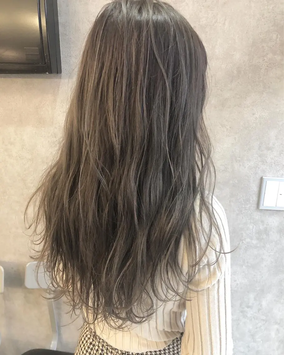 ロング カラー 顔周りレイヤーカット ブリーチminamiのヘアスタイル