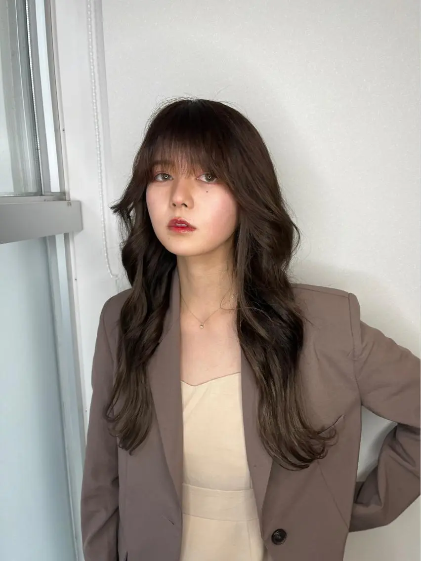 ロング くびれヘア ロング 韓国ヘア レイヤーカットのヘアスタイル