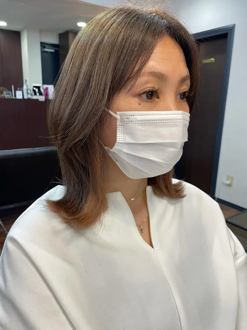 ミディアム くびれヘア レイヤーカット、 大人可愛い　中村美羅のヘアスタイル