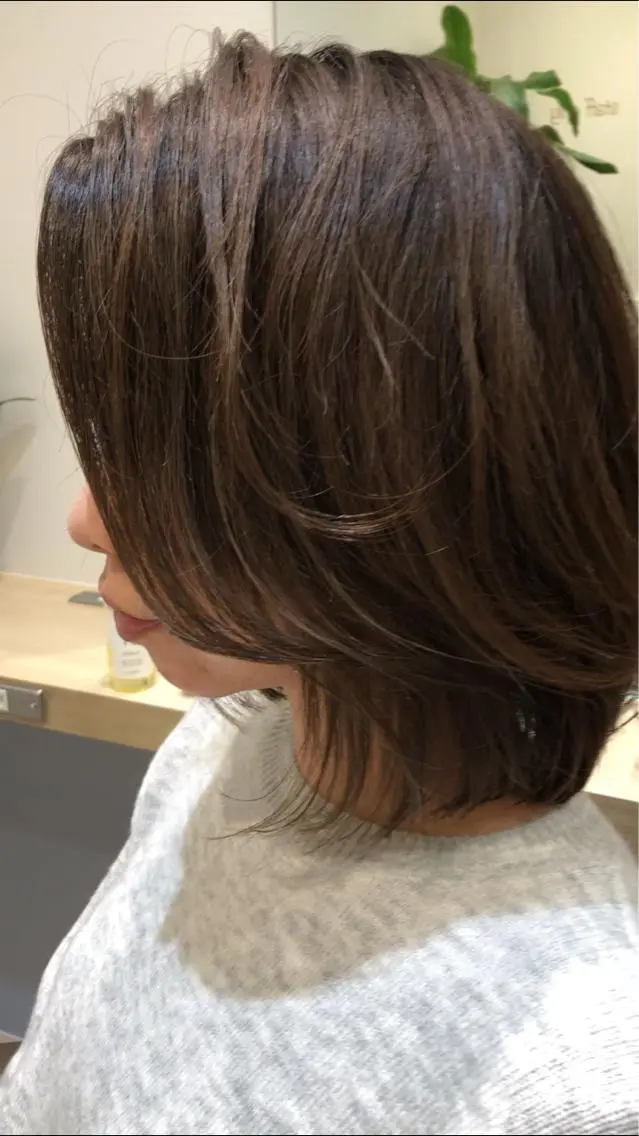 ミディアム 白髪ぼかしハイライト 💫ミネ　ヒロシのヘアスタイル