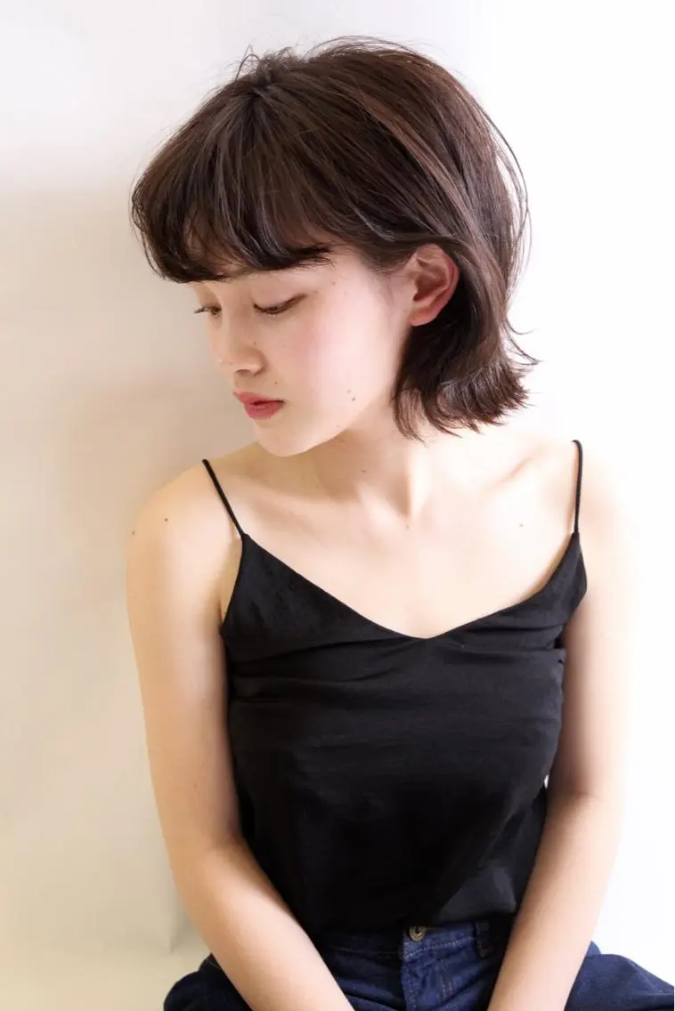 ショート カラー パーマ 切りっぱなしボブ 前下がりボブ アッシュ ベージュカラー 黒髪 カット ヘアカラー 透け感/くびれヘア/ レイヤー/カズキ🍭のヘアスタイル
