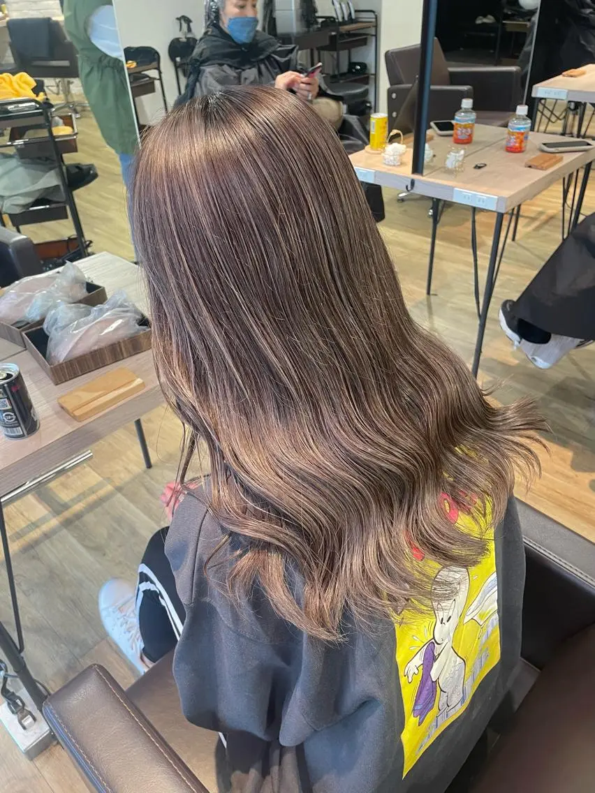 ロング ハイライト 前田 菜奈子のヘアスタイル