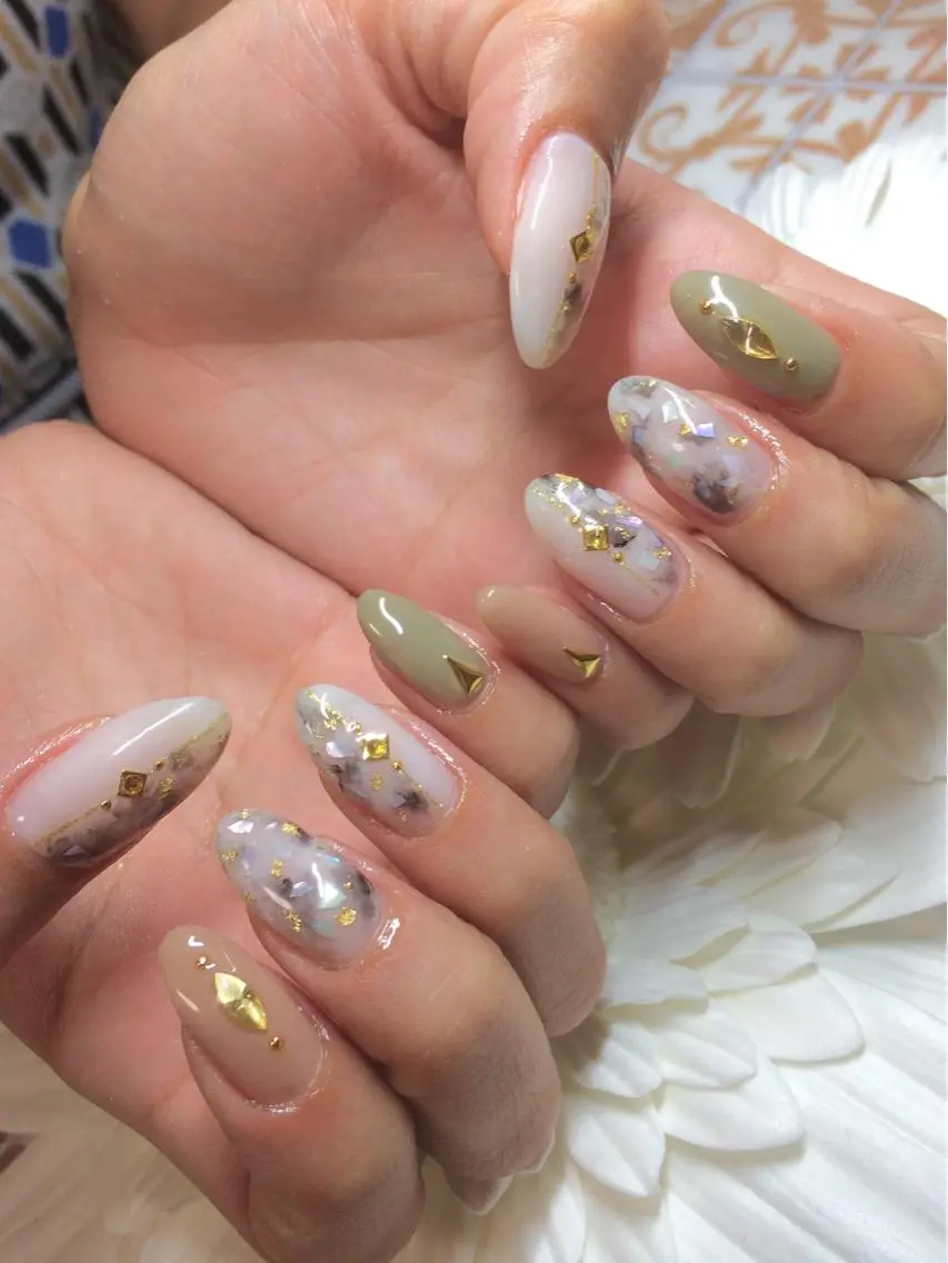 ネイル べっ甲ネイル 大理石ネイル(マーブル) ホワイト ハンドネイル Nailsalon E's cafeのネイルデザイン