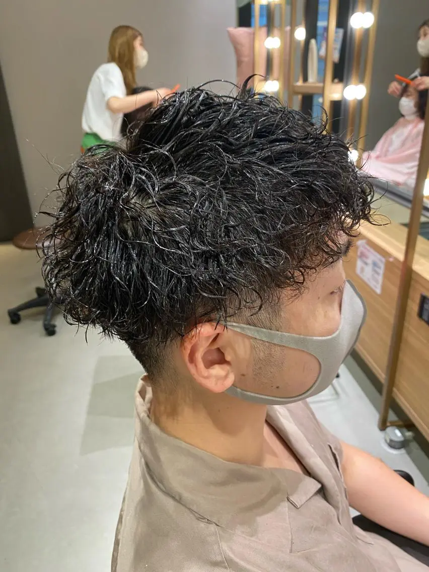 ショート パーマ メンズ 波巻きパーマ unopulir 景山　凌のヘアスタイル