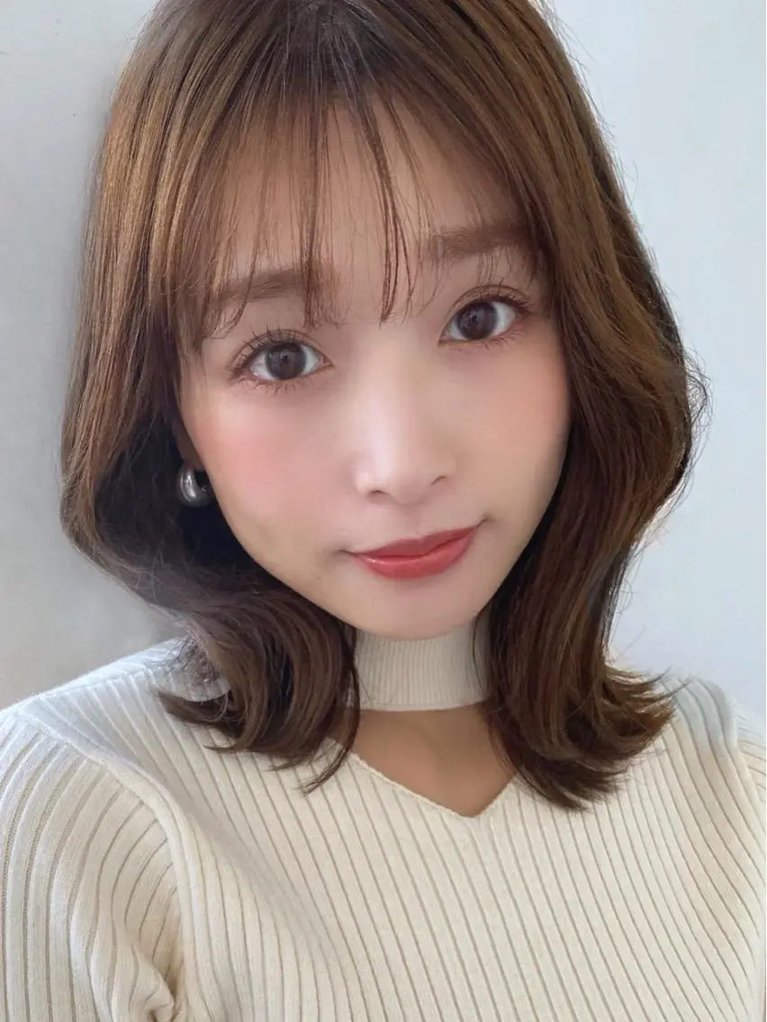 ミディアム カラー カット ヘアカラー トリートメント 似合わせレイヤー モテカラー🤍三科のヘアスタイル