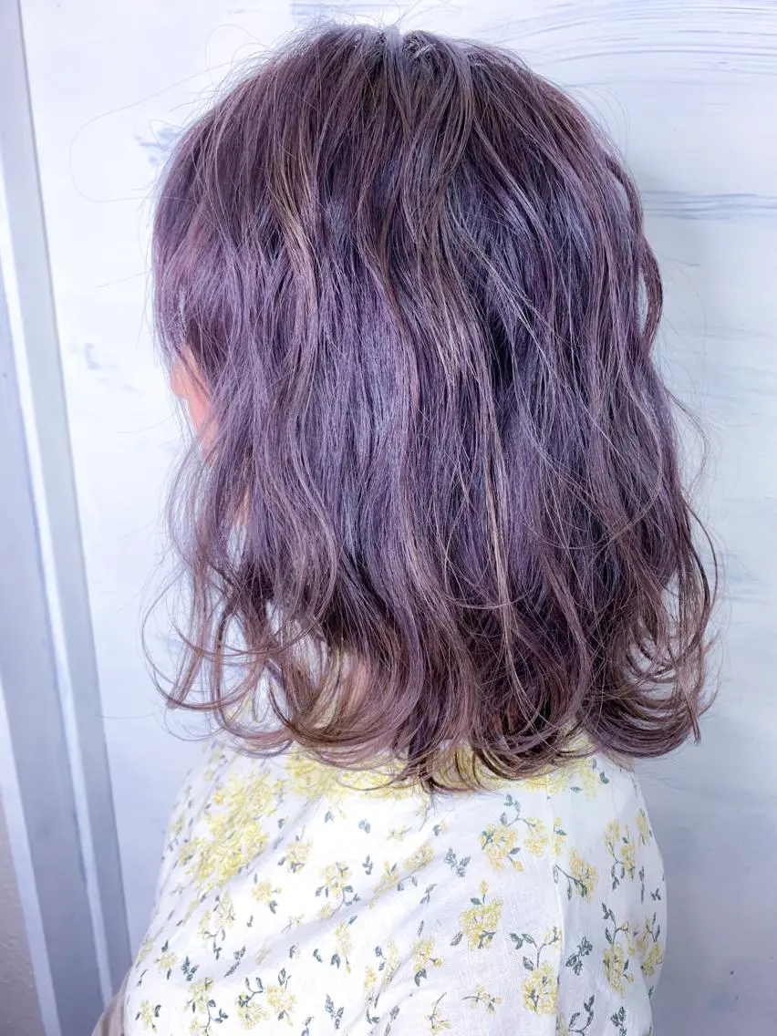 ミディアム カラー アディクシーカラー グレージュ ハイライトカラー イルミナカラー ラベンダーカラー ヘアカラー BOX mico.のヘアスタイル