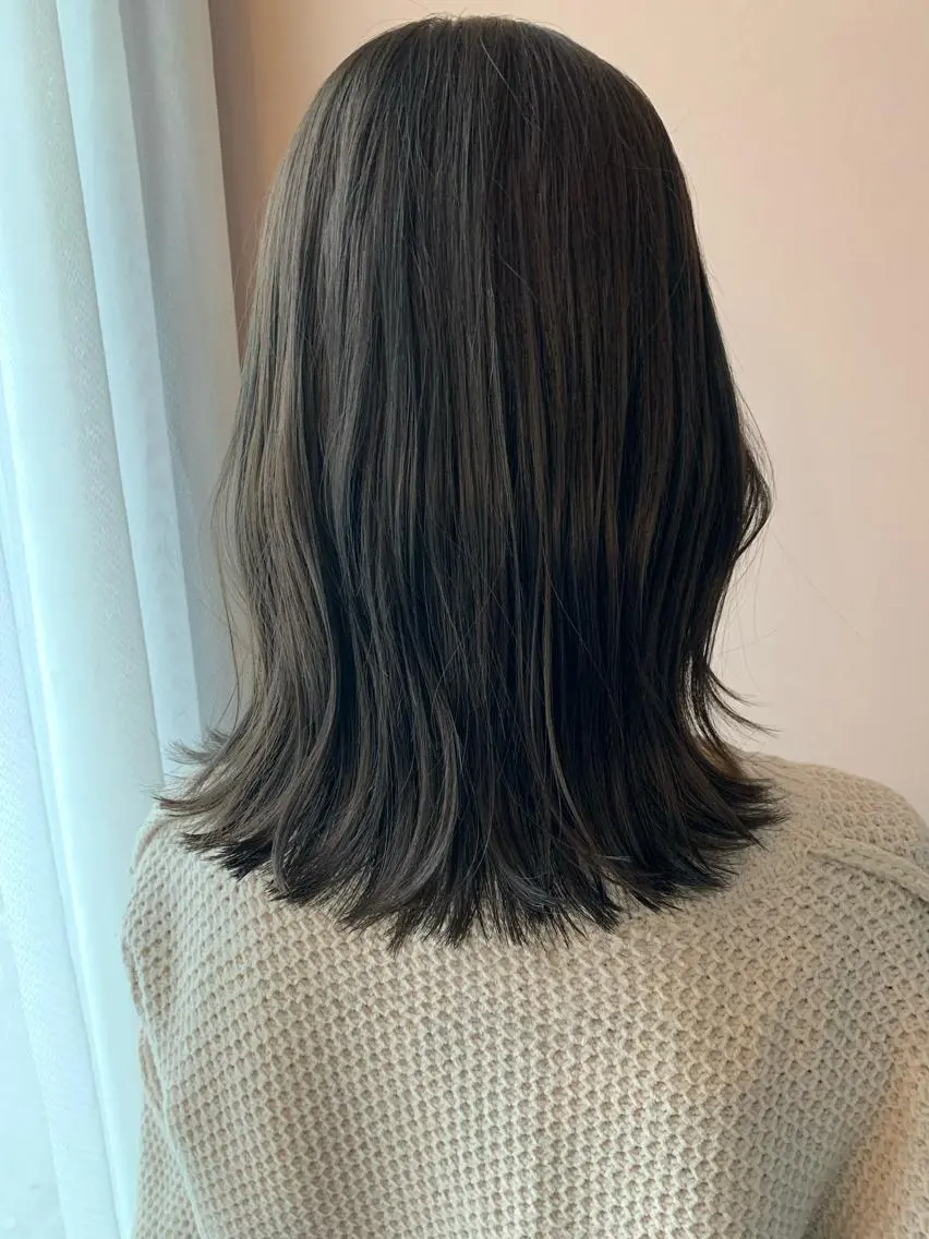 セミロング カラー アッシュ アッシュグレー ブリーチ 透明感カラー ブリーチなしカラー hubhair レイヤー/透明感のヘアスタイル