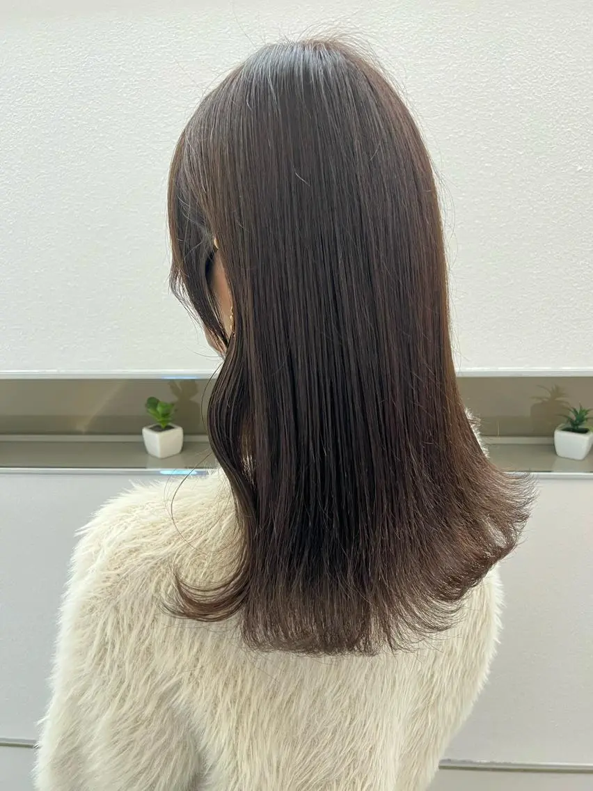 セミロング カラー 韓国風ヘア おくれ毛 カット ヘアカラー トリートメント 韓国🇰🇷レイヤー 映える顔周り🩷のヘアスタイル