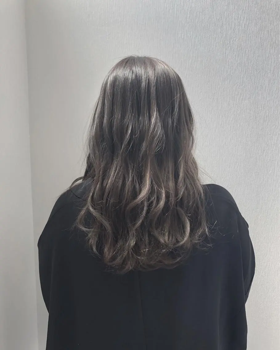 セミロング カラー 白井 つづりのヘアスタイル