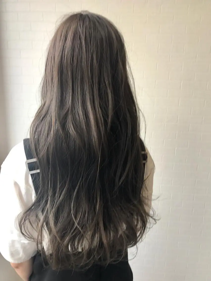 カラー アッシュ アッシュグレー アッシュグレージュ グレージュ 💜ツヤヘアケア🩷 サトウシュンスケのヘアスタイル