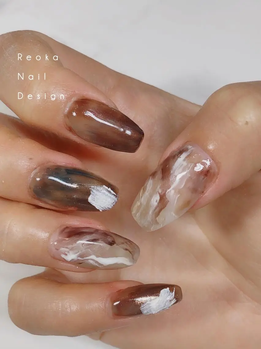 セミロング ネイル Blowe ニュアンスのネイルデザイン