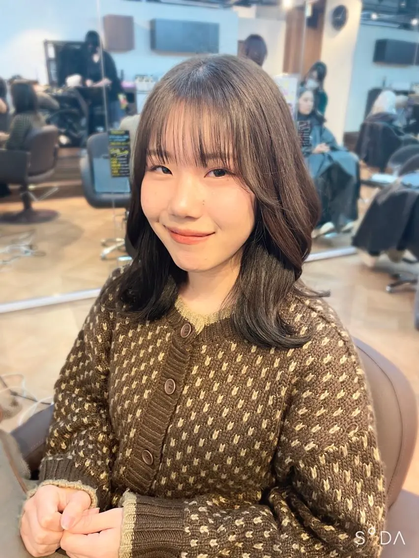 ミディアム カラー くびれヘア チヒョ🦋 韓国hair🇰🇷のヘアスタイル