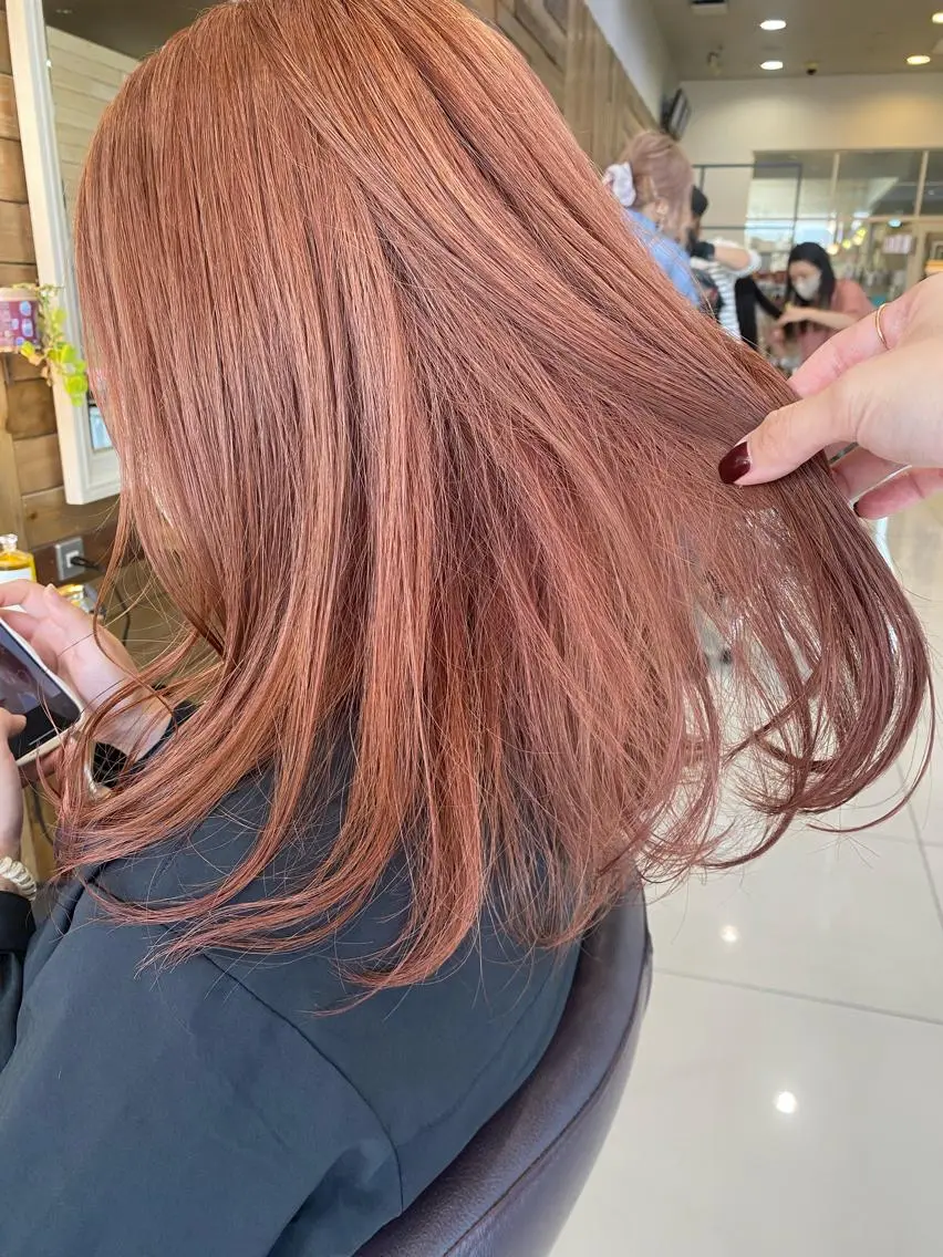 ミディアム カラー オレンジ オレンジピンク ピンクカラー ヘアカラー トリートメント riho/レイヤー/ ハイトーン/ブリーチのヘアスタイル