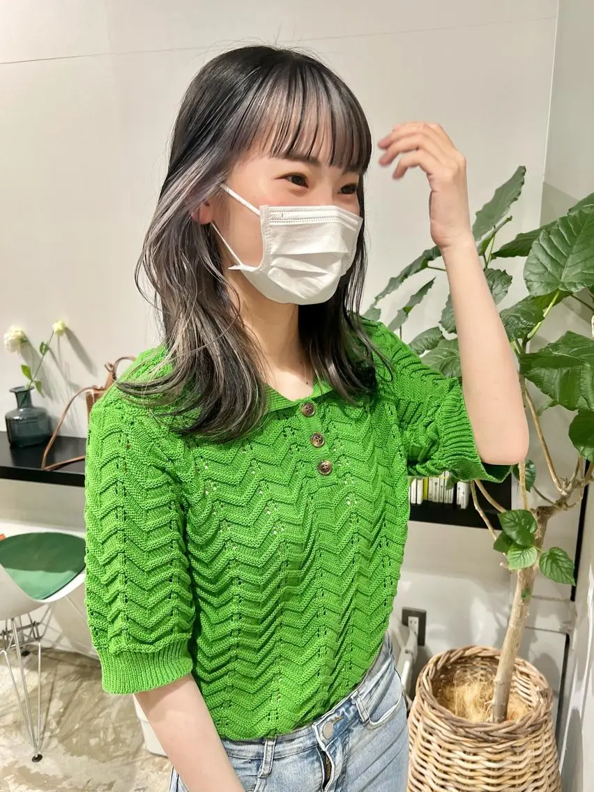 セミロング カット ヘアカラー 石井 菜々のヘアスタイル