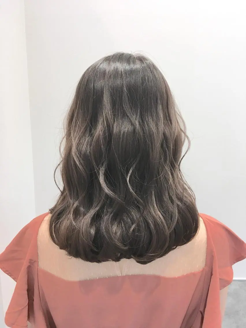 ミディアム カラー グレージュ yoshi ☆のヘアスタイル