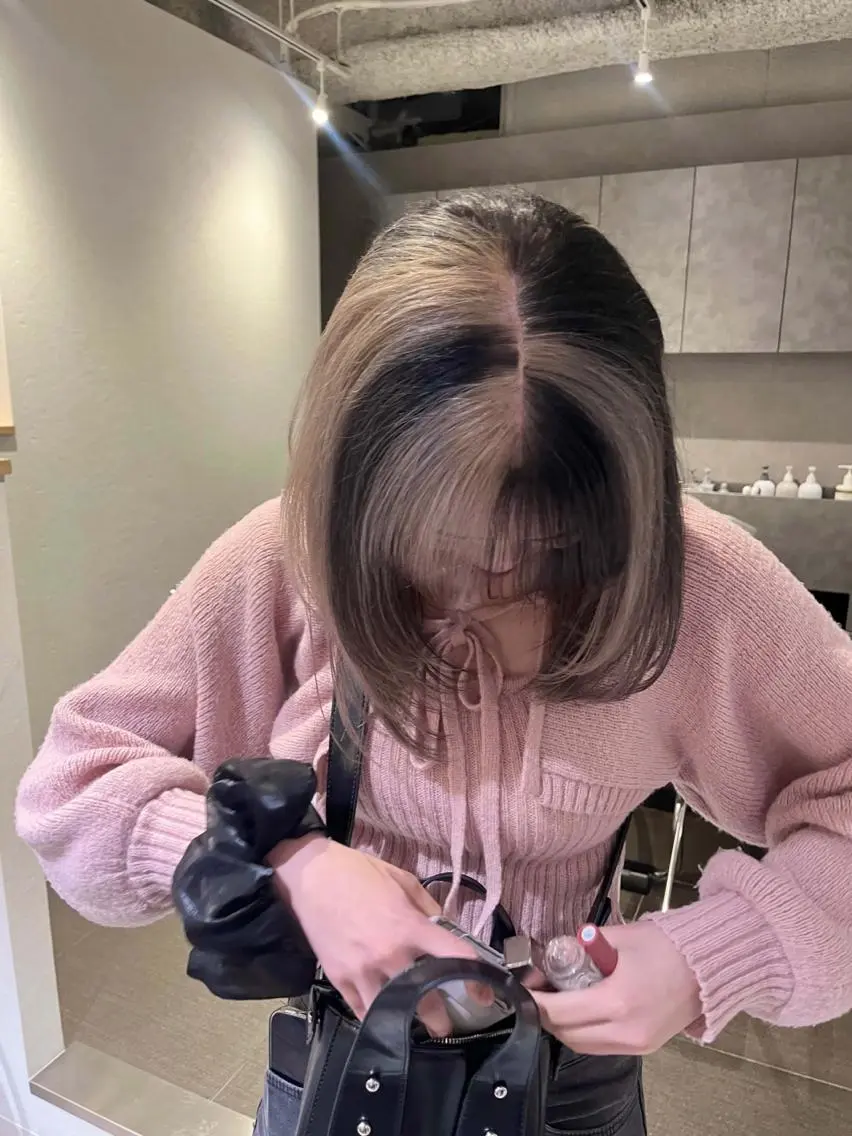 ミディアム カラー ベージュカラー デザインカラー ハイライトカラー ハイトーンカラー ハイライト カット ヘアカラー トリートメント 桃果 momokaのヘアスタイル