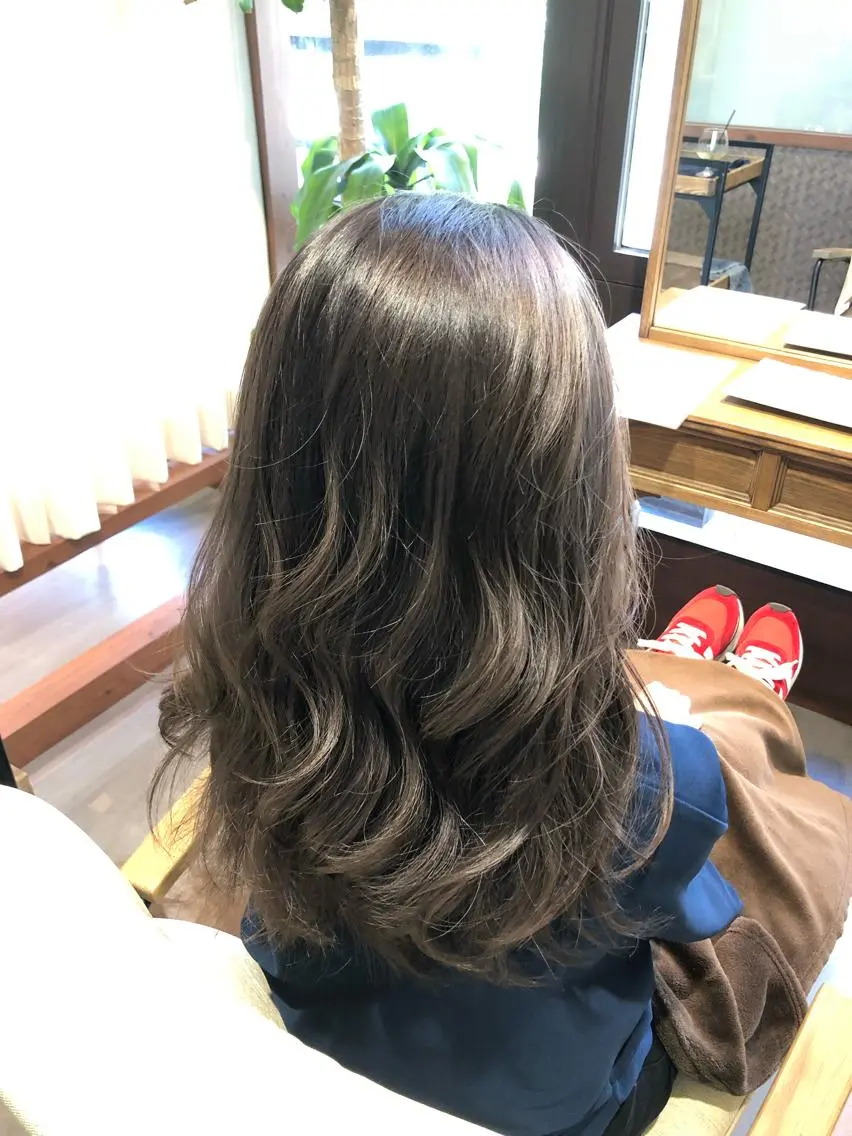 ロング カラー グレージュ カット ヘアカラー トリートメント ハイトーン/ブリーチ ルミエール/新栄/栄のヘアスタイル