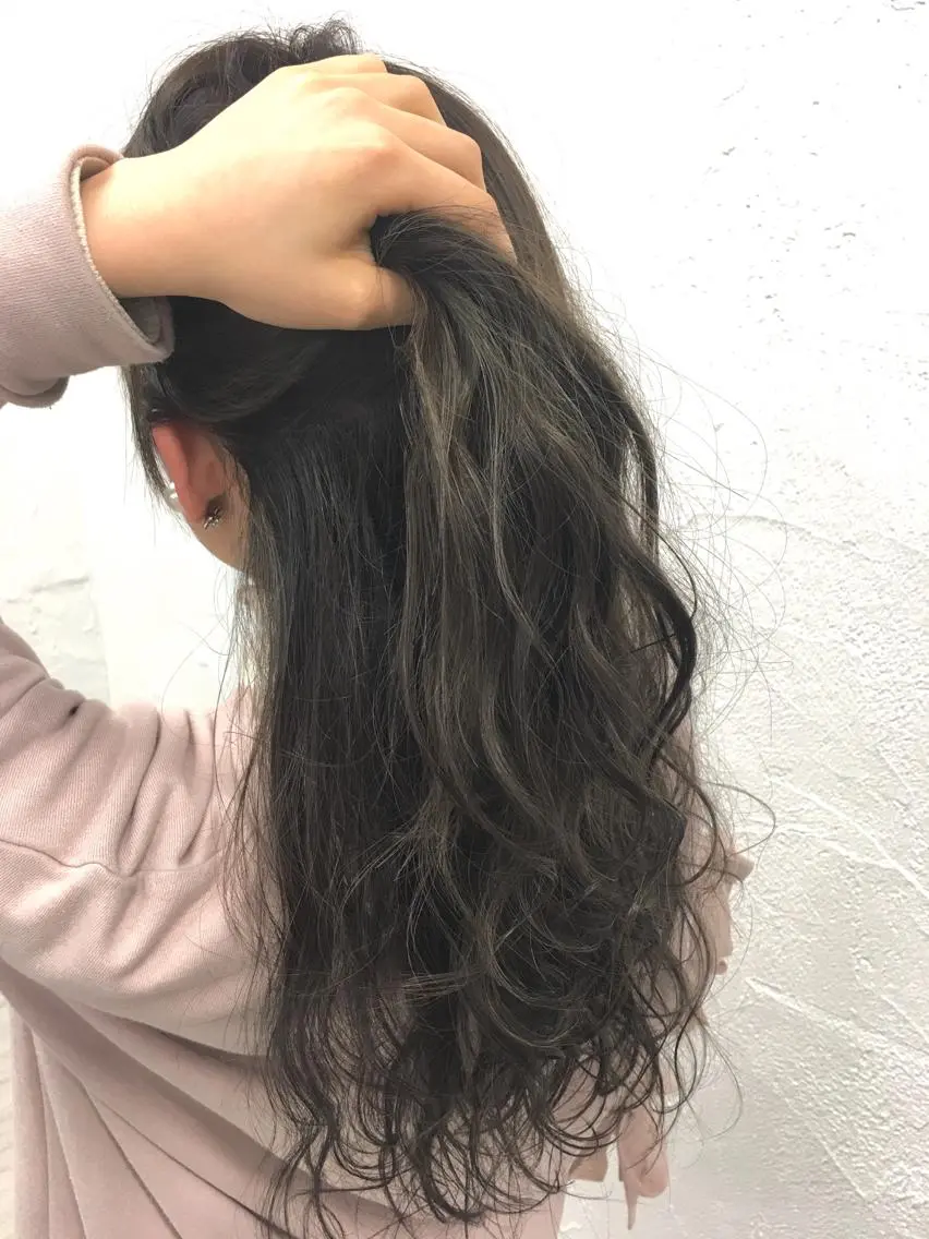 ロング ヘアアレンジ アッシュ ハイライト 脱!黒髪 ダブルカラー【上野】のヘアスタイル