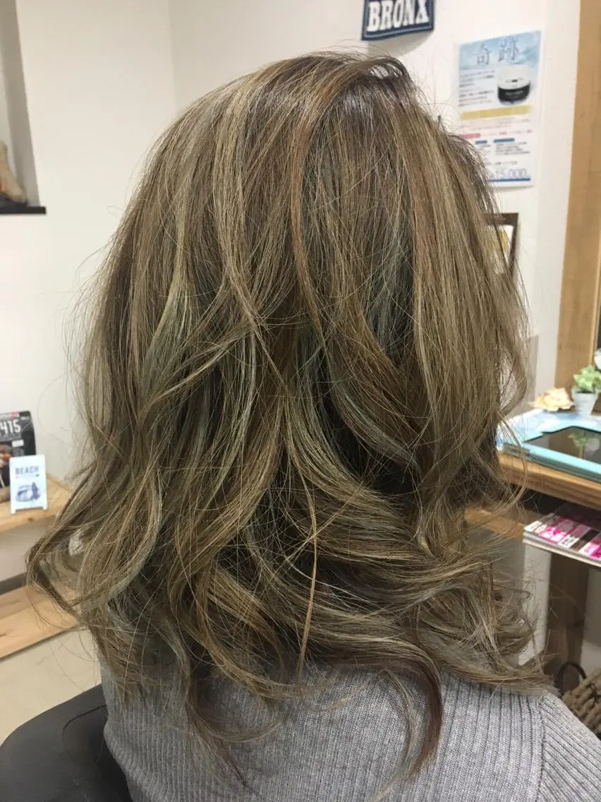 セミロング カラー chichibu kasumiのヘアスタイル