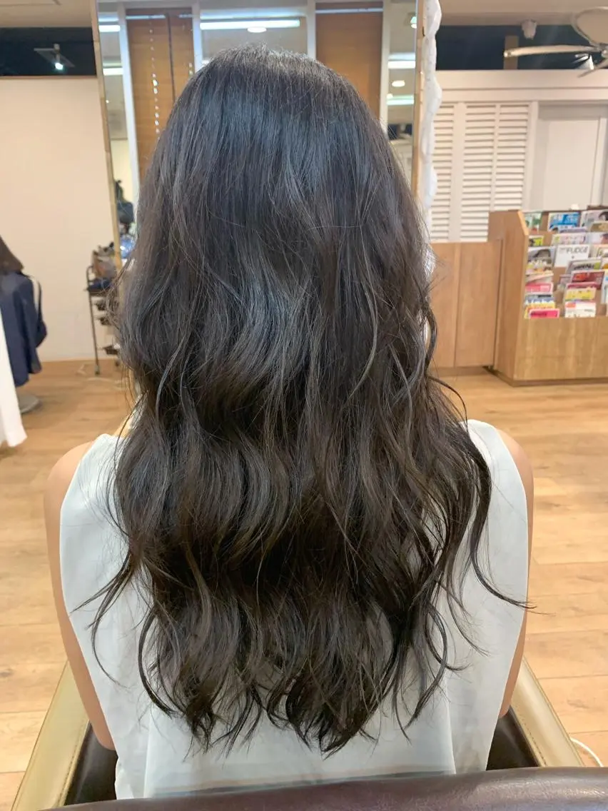 ロング カラー ベージュカラー オリーブベージュ NUMBER 天王寺 🌼yuriのヘアスタイル