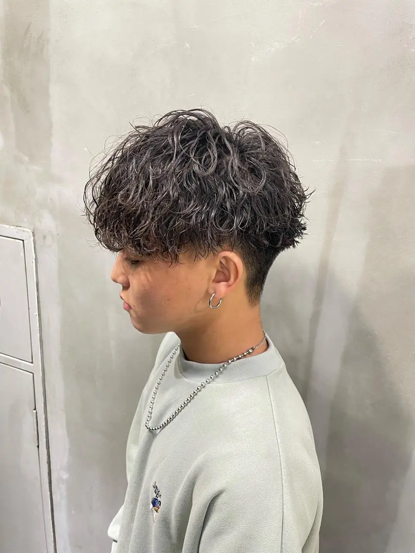 ショート パーマ メンズサロン代表 曲がる縮毛矯正のヘアスタイル