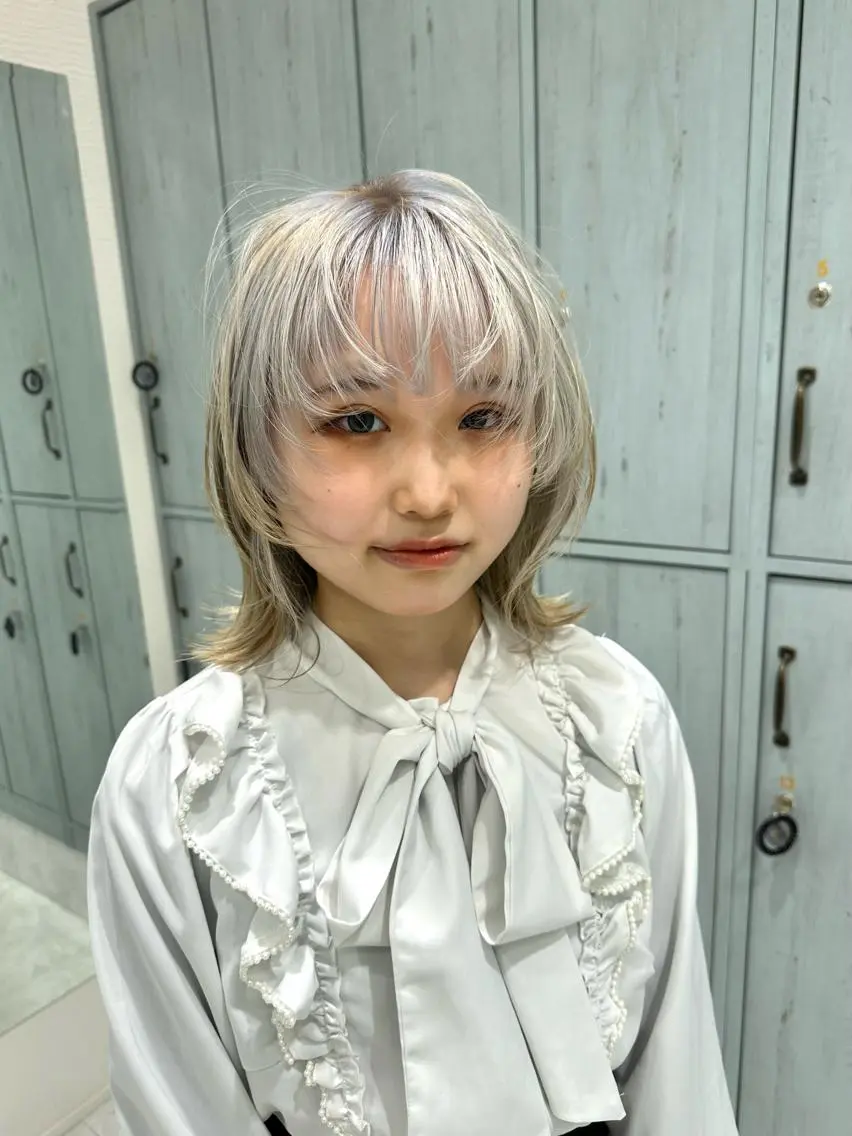 ショート カラー ブリーチ ダブルカラー 顔まわりレイヤー 顔周りカット レイヤーカット 中川 茜里のヘアスタイル