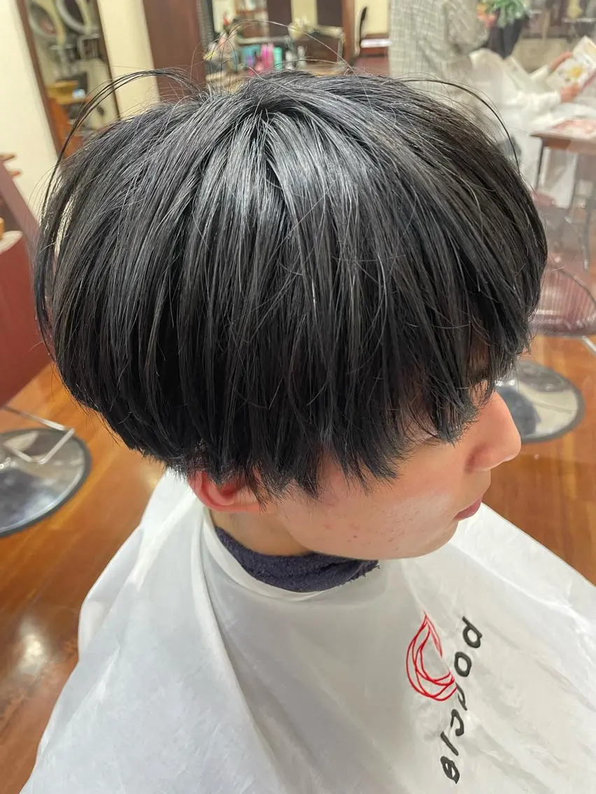 ショート カラー メンズ メンズブリーチ 黒髪 ブリーチ ブルーカラー ブルーブラック 浅岡 昭汰のヘアスタイル