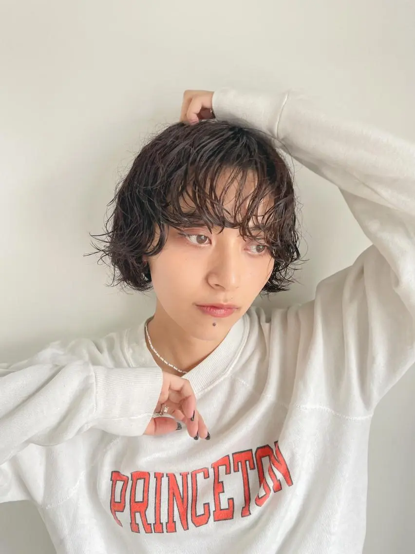 ショート パーマ カラー アディクシーカラー ブリーチ ブロンド ブルーカラー ハイライトカラー カット ヘアカラー トリートメント CEINE+ officialのヘアスタイル