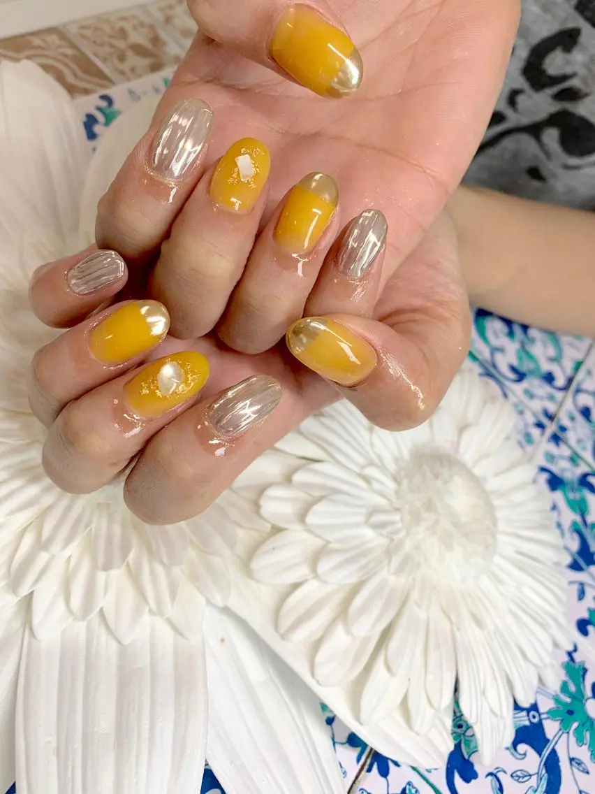 ネイル ミラーネイル ニュアンスネイル Nailsalon E's cafeのネイルデザイン