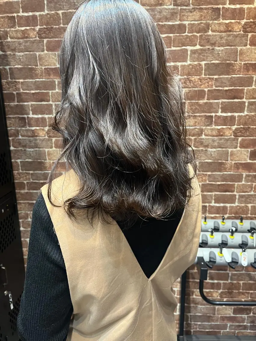 ロング カラー パーマ ヘアアレンジ メンズ キッズ ネイル マツエク・マツパ アイブロウ メンズハイライト メンズパーマ ブラウンカラー ケアカラー 透明感カラー 久木原 ゆりのヘアスタイル