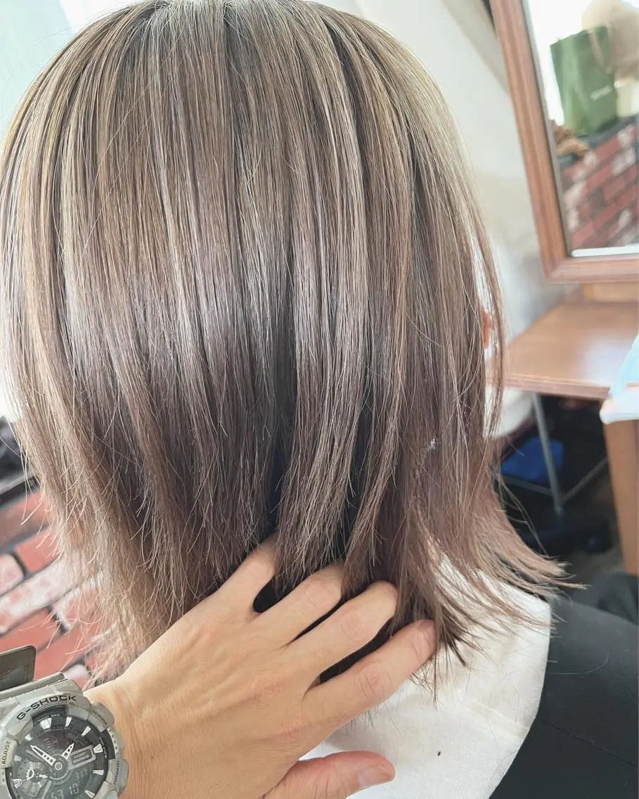 ミディアム カラー 眞壁 華子のヘアスタイル