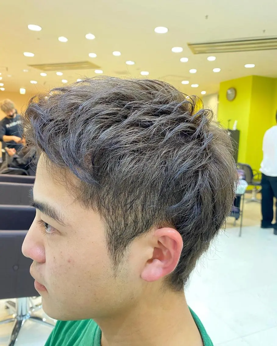 ショート カラー メンズ メンズブリーチ アッシュ ブリーチ ダブルカラー ブリーチなしカラー メンズ特化 岸本 阪急六甲サロンドロイのヘアスタイル