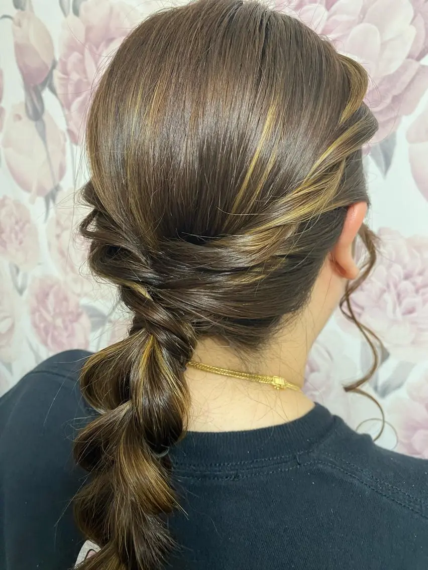 ロング ヘアアレンジ ヘアセット Lovely Dollsの眉毛・アイブロウイメージ