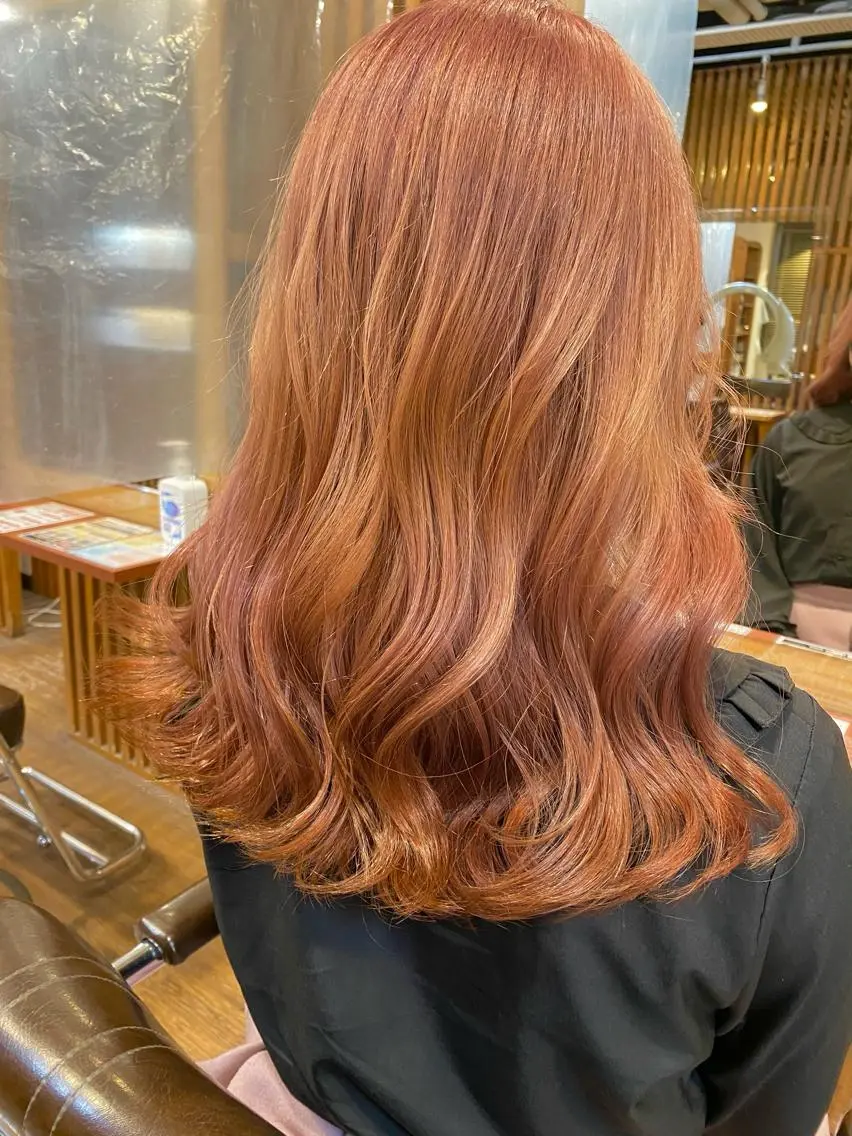 セミロング カラー ベージュカラー オレンジ オレンジベージュ 白髪ぼかし バレイヤージュ志鎌のヘアスタイル