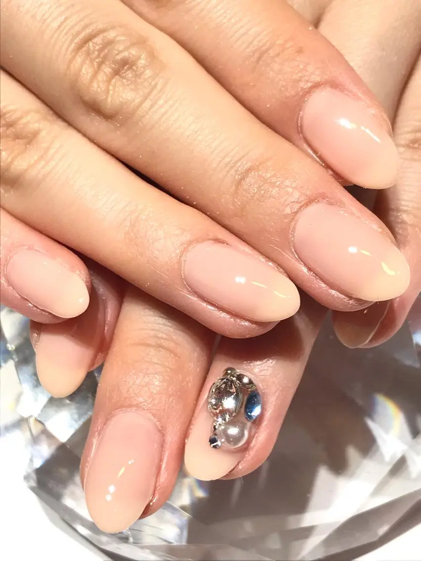ネイル ストーンネイル YUN 💅のネイルデザイン