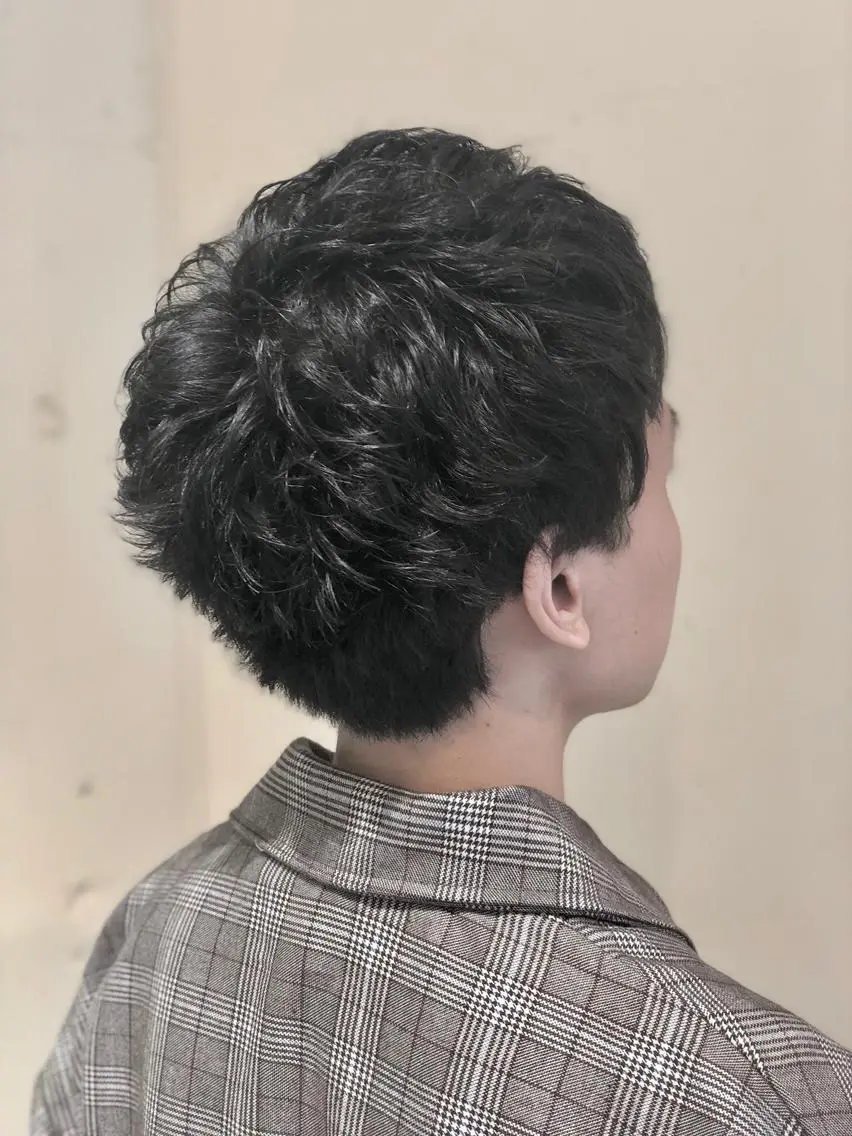 ショート カラー パーマ ヘアアレンジ メンズ メンズバレイヤージュ メンズハイライト マッシュ メンズパーマ バレイヤージュ 【ツヤ髪美容師】 ツダケイスケのヘアスタイル