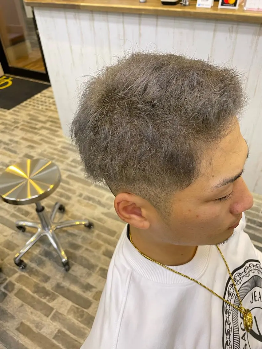カラー メンズ シルバー 姫路アンメリーアン ダンのヘアスタイル