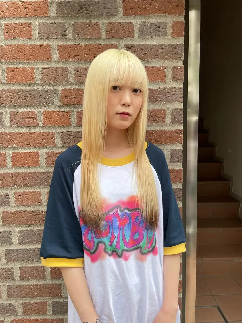 ロング カラー ネイル マツエク・マツパ アイブロウ 失敗しないハイトーン ✨ミルクティー/ミワのヘアスタイル