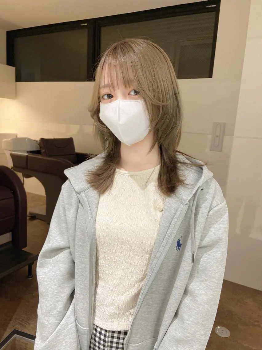 ミディアム カラー ウルフカット Amelie yunのヘアスタイル
