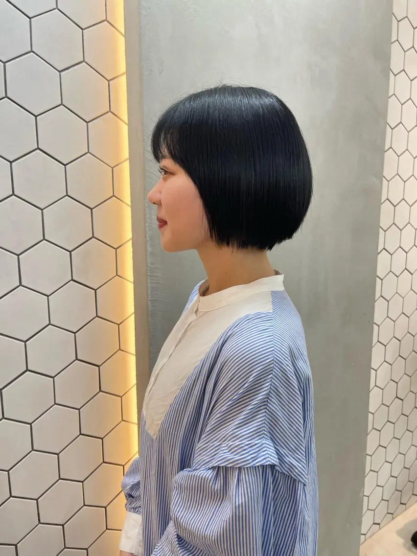 ショート カラー 黒髪 ブルーカラー ブルーブラック ハイトーン/レイヤ ーTENSHOのヘアスタイル
