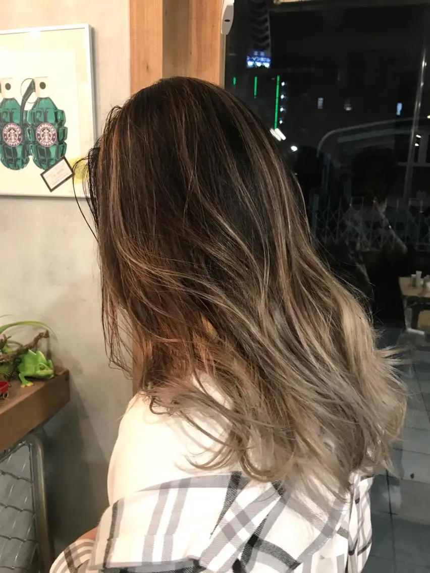 ロング カラー バレイヤージュ レイヤーカット 竹嶌 健吾のヘアスタイル