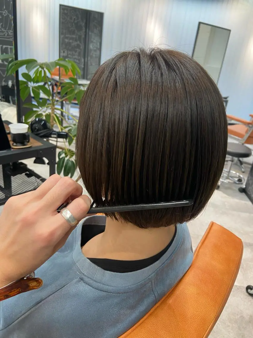 ショート カラー オリーブカラー ボブ カット ヘアカラー トリートメント ウルフカット レイヤーカット上柿のヘアスタイル