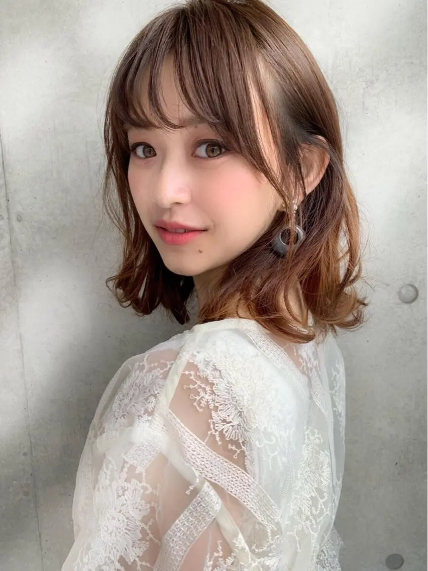 ミディアム カラー ヘアアレンジ 🪞official THREE 横浜🎀のヘアスタイル