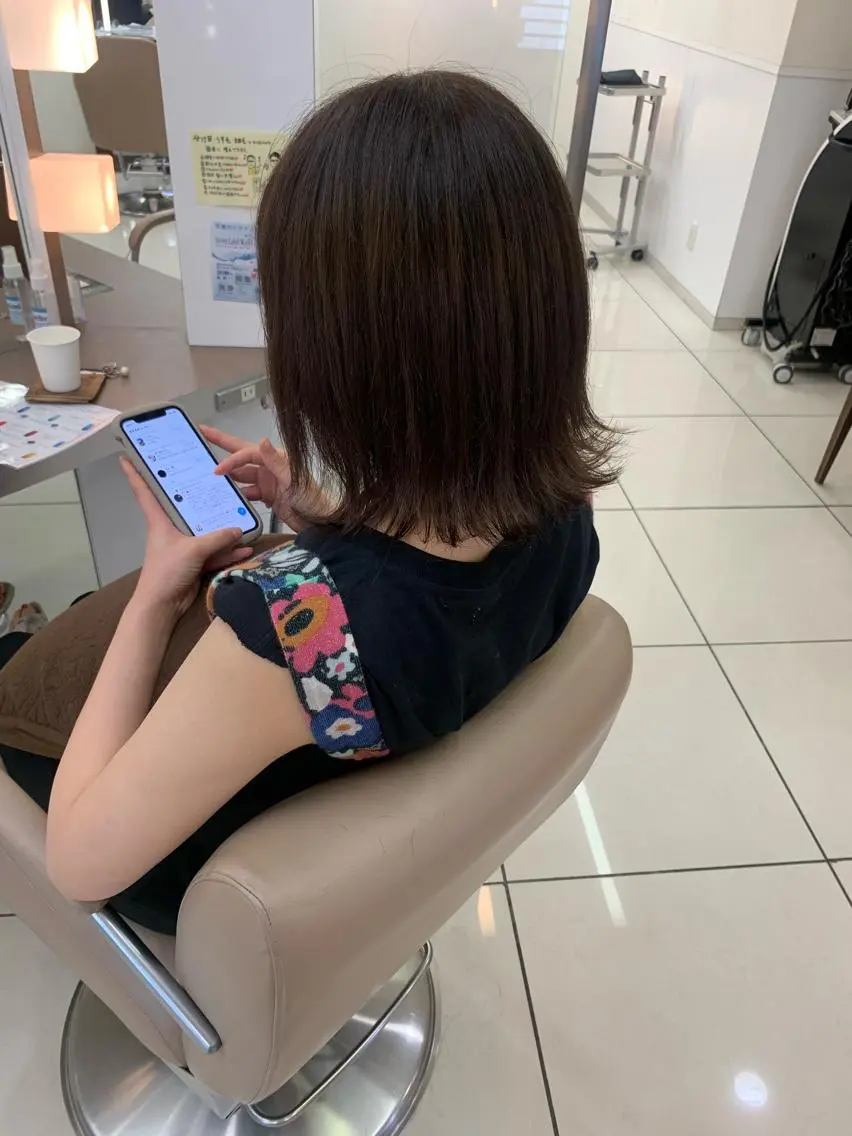 ミディアム カラー 羽エクステ🪽 🤍まき🤍のヘアスタイル