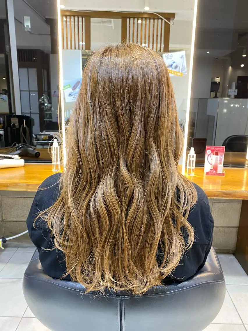 ロング カラー ベージュカラー 塩崎 絢世のヘアスタイル